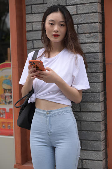 乱系列1爱裸睡的丹丹