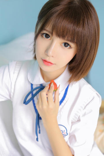 照片中的女孩